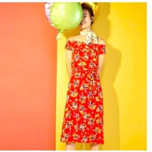 Anthropologie limited ed. Off Shoulder Red Floral Dress WITH POCKETS 💥